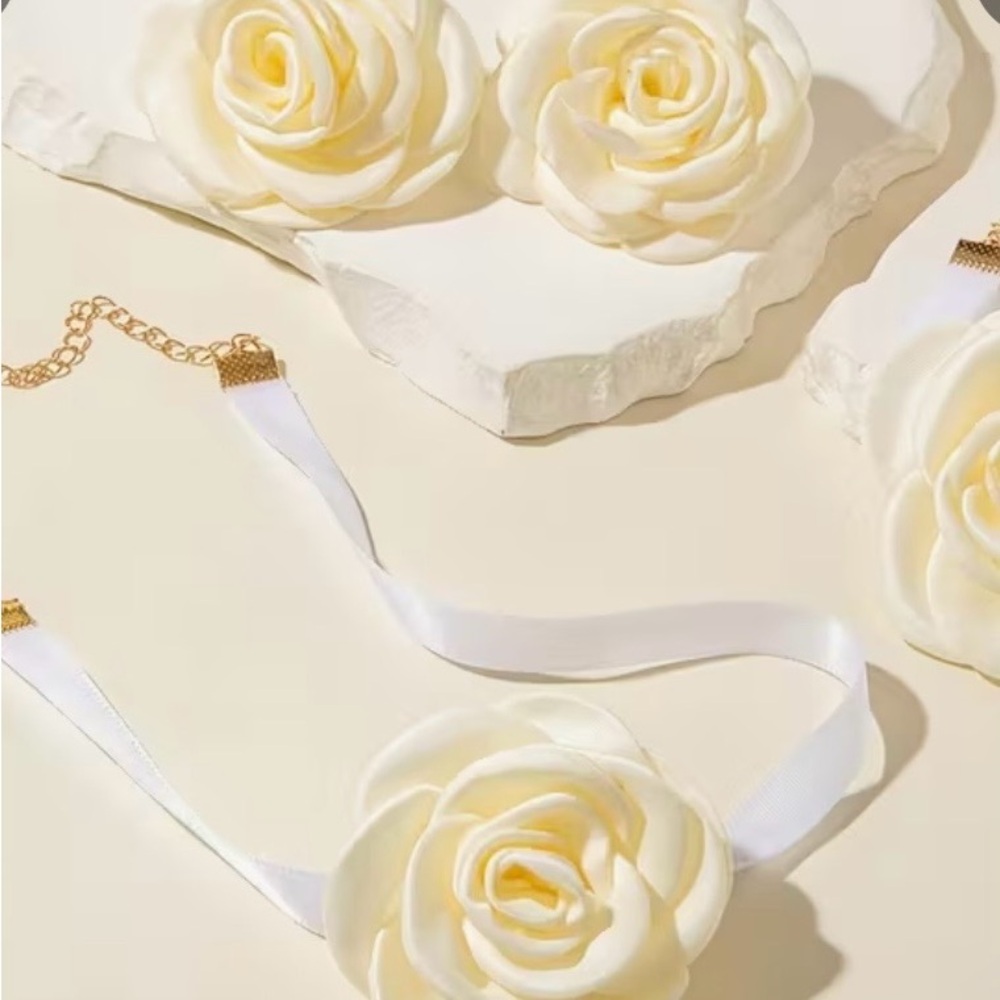 Elegant Cream Rose Belt